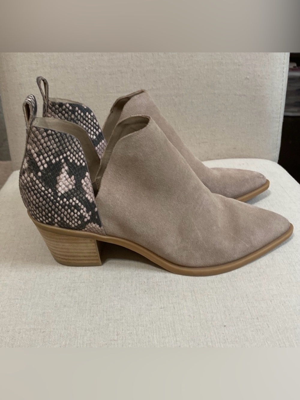 Dolce Vita sonni booties taupe suede size 8.5 women's heeled snake printed boots